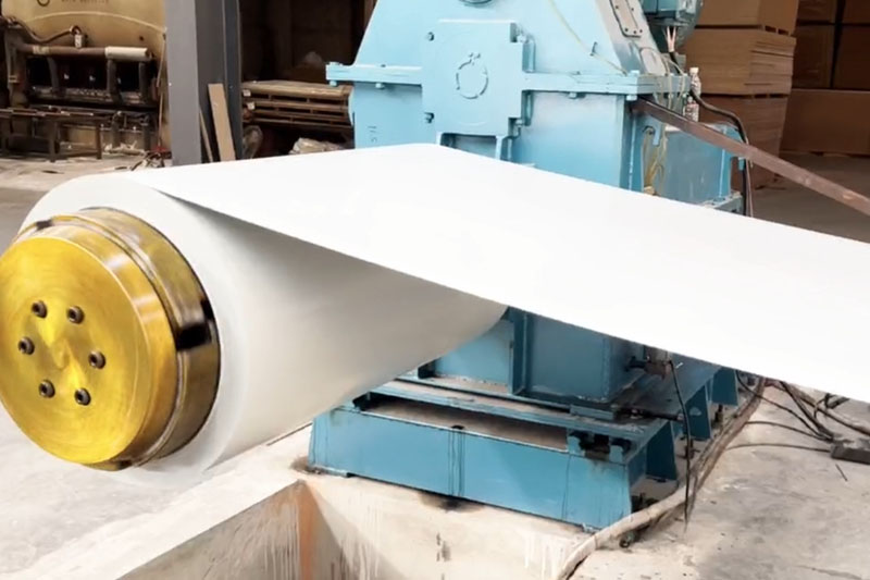 On site use of longitudinal cutting and winding machine